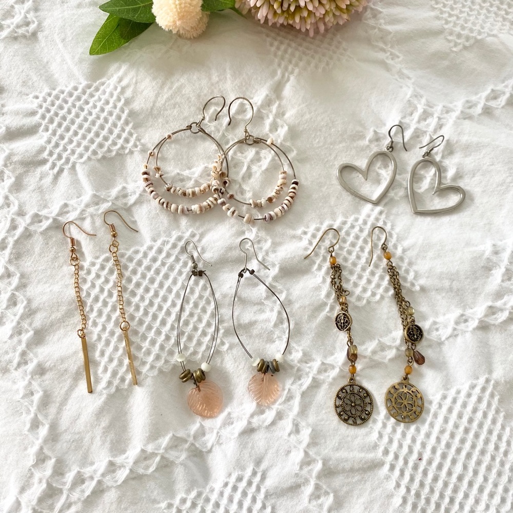 5 pairs of earrings